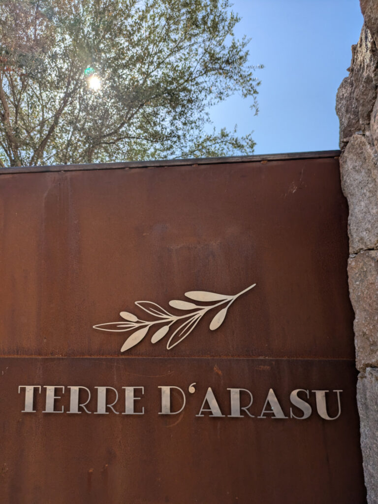 Accès domaine Terre d'Arasu avec vue panoramique, à 10mn de Porto-Vecchio.