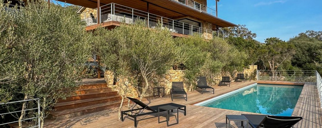 Piscine chauffée avec vue sur la mer à Villa Chiara, proche de Porto-Vecchio.